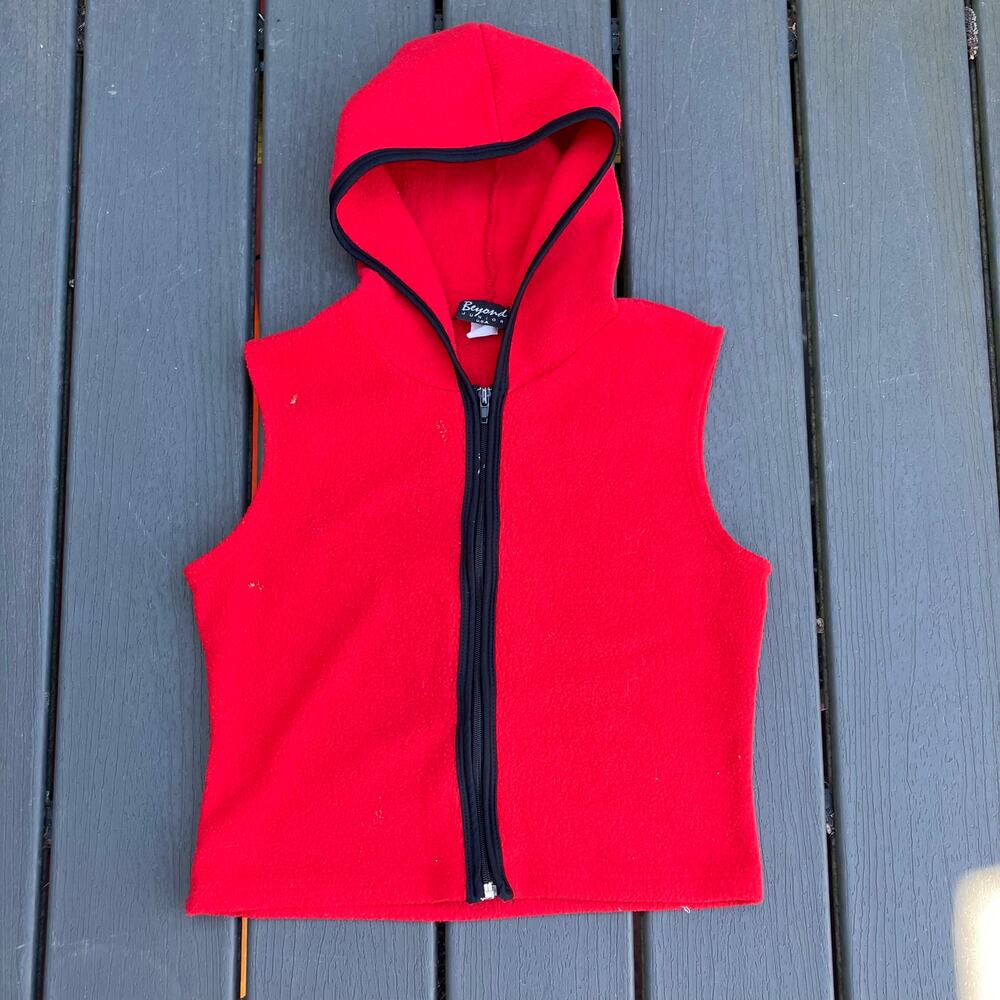 Vintage red sleeveless fleece vest with hood, 90s streetwear athleisure indie
